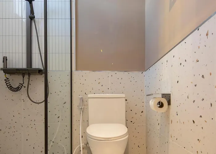 Hotel Bembis Charoenakorn 10