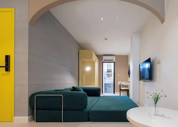 Hotel Bembis Charoenakorn 10